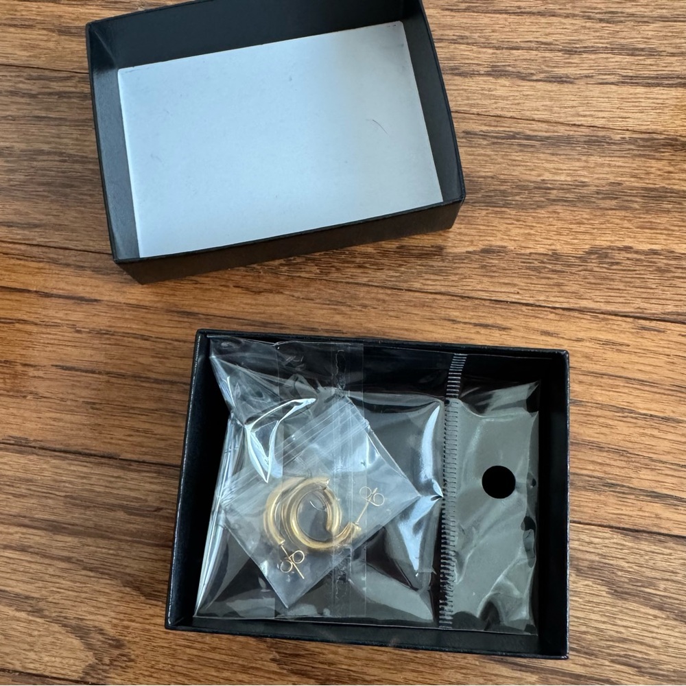NWT Azazie 20MM Waterproof Hoop Earrings - Picture 3 of 7